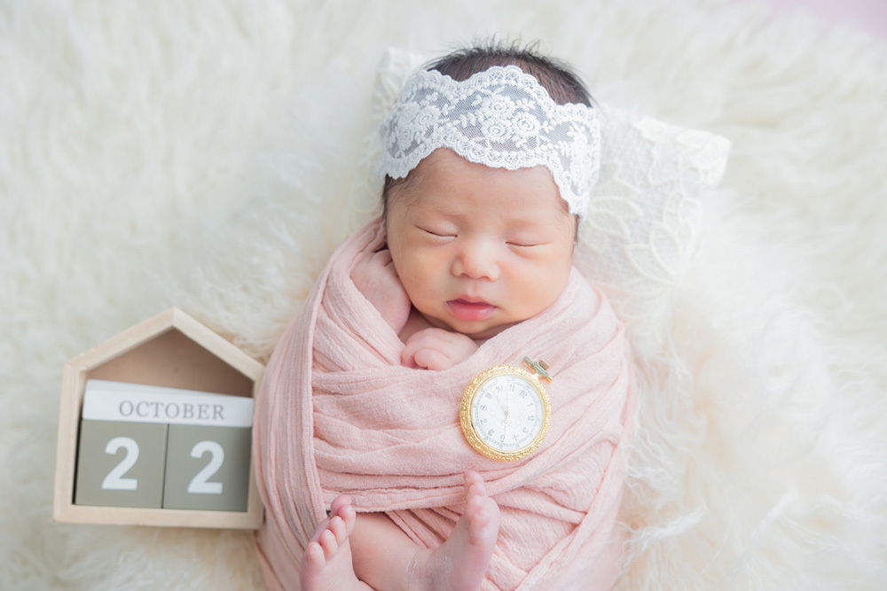 静岡市・富士市・沼津市のドレス専門店フィーノ記念日のニューボーン（新生児の記念撮影）