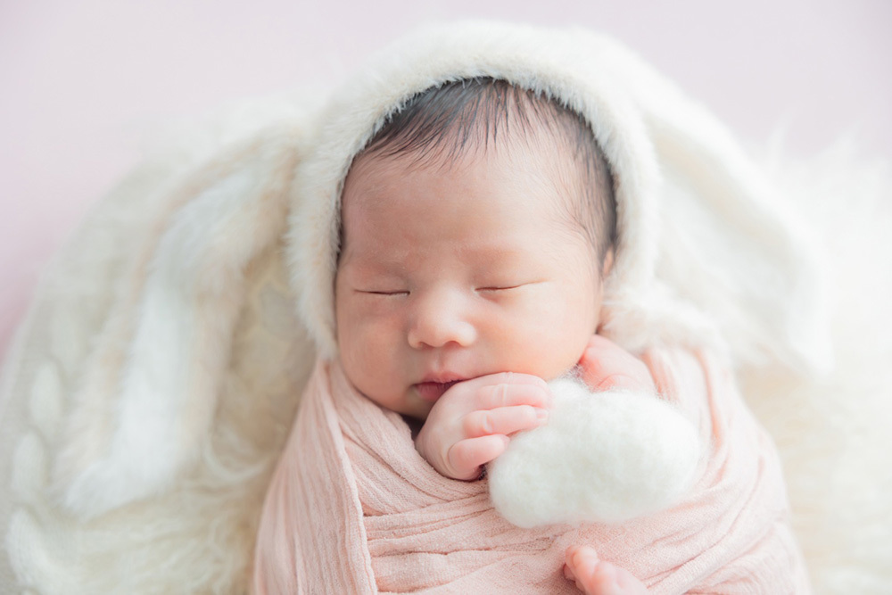 静岡市・富士市・沼津市のドレス専門店フィーノ記念日のニューボーン（新生児の記念撮影）