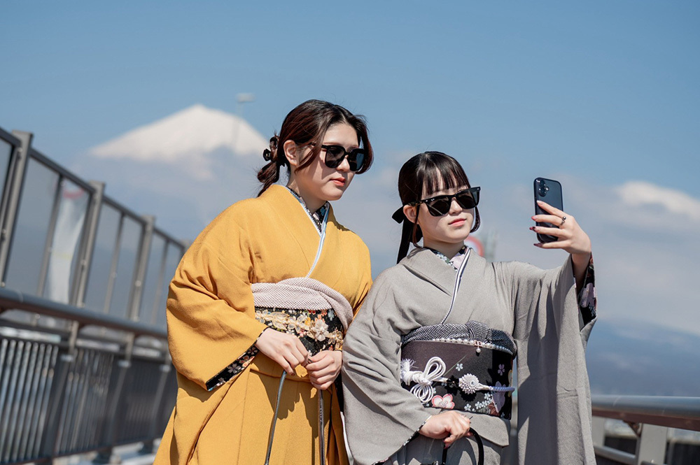 静岡市・富士市・沼津市のフィーノで着物を着てお出かけできるフィーノ気分の女の子たちの写真