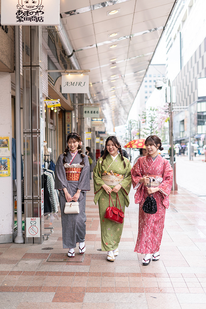 静岡市・富士市・沼津市のフィーノで着物を着てお出かけできるフィーノ気分の女の子たちの写真