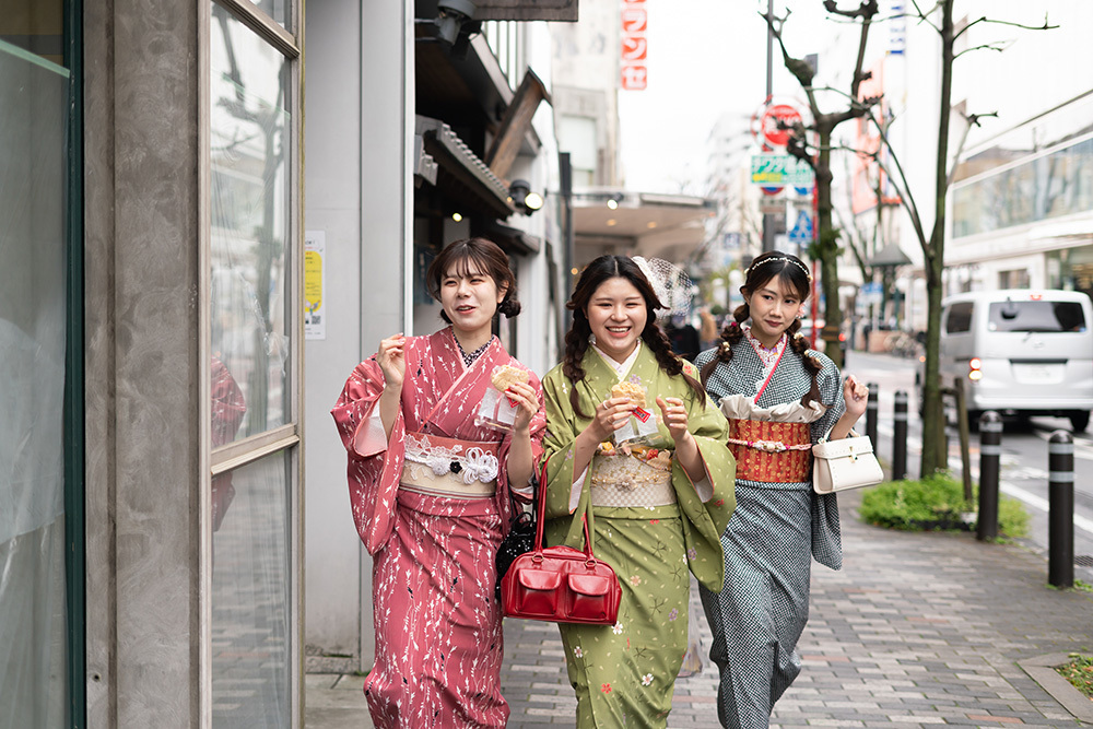 静岡市・富士市・沼津市のフィーノで着物を着てお出かけできるフィーノ気分の女の子たちの写真