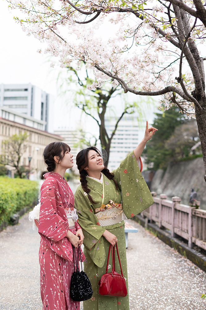 静岡市・富士市・沼津市のフィーノで着物を着てお出かけできるフィーノ気分の女の子たちの写真