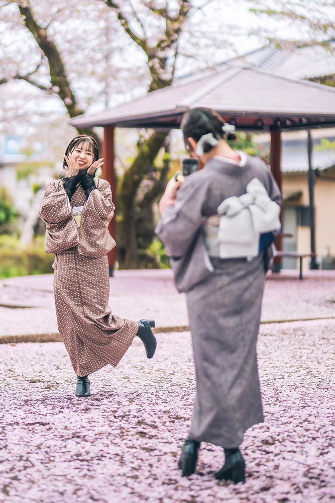 静岡市・富士市・沼津市のフィーノで着物を着てお出かけできるフィーノ気分の女の子たちの写真