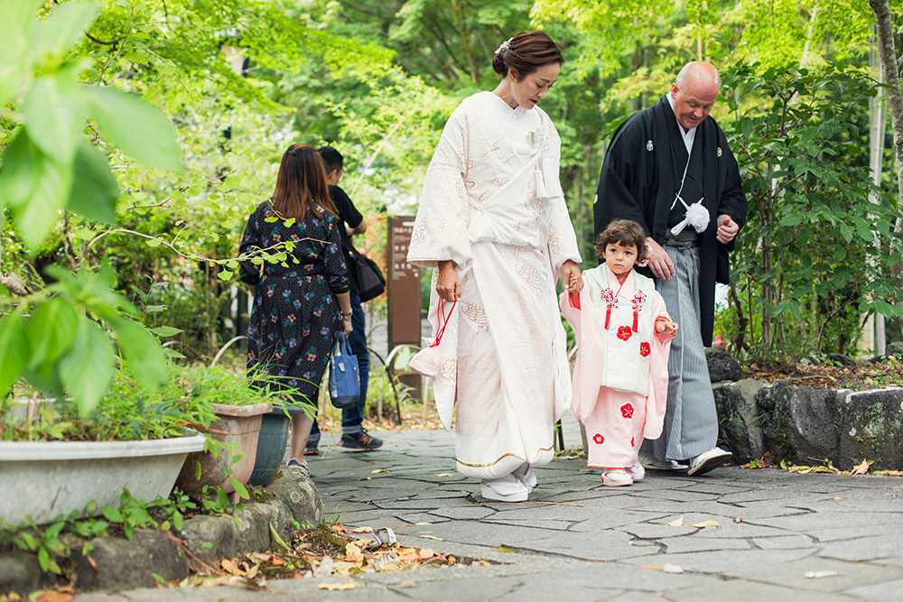 富士市の記念写真撮影・フィーノ富士店の竹林の小径での七五三の撮影
